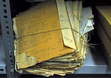 Historische Dokumente im Archiv